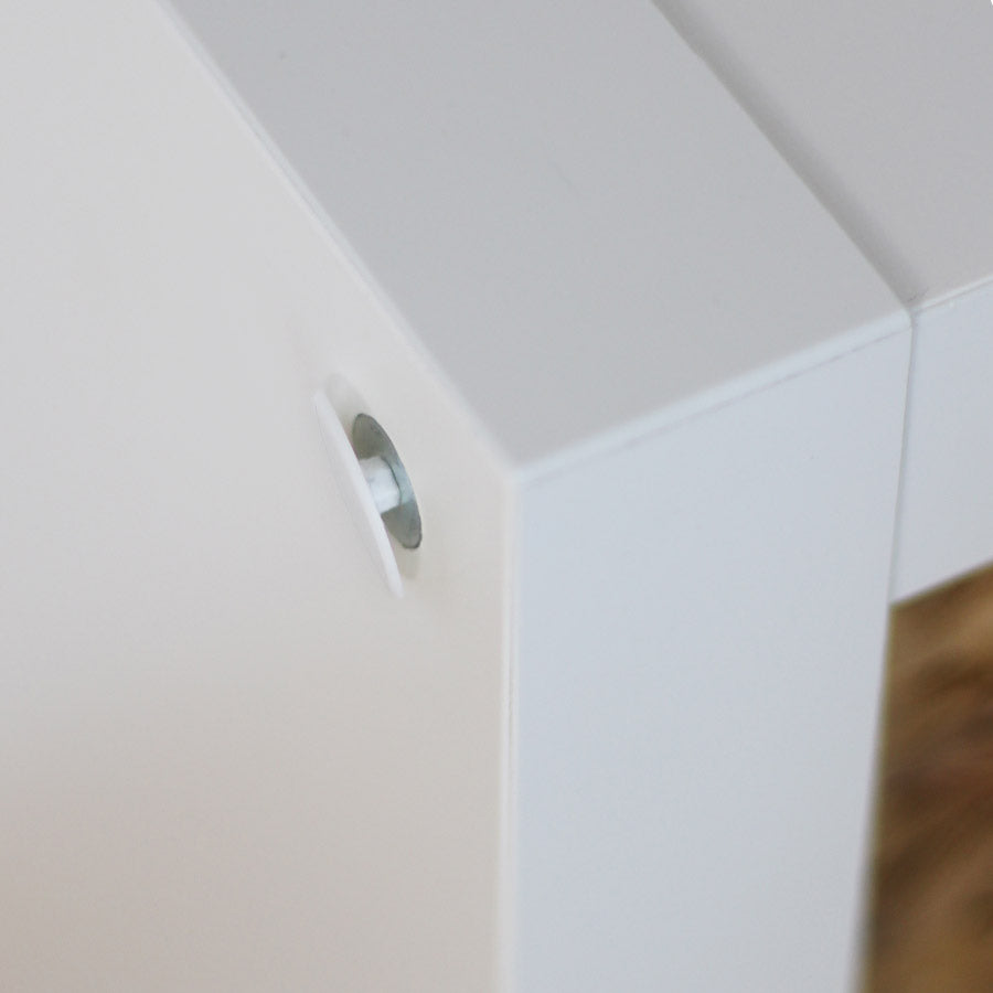 Anbringung der Schutzkappe für Kallax Schraube