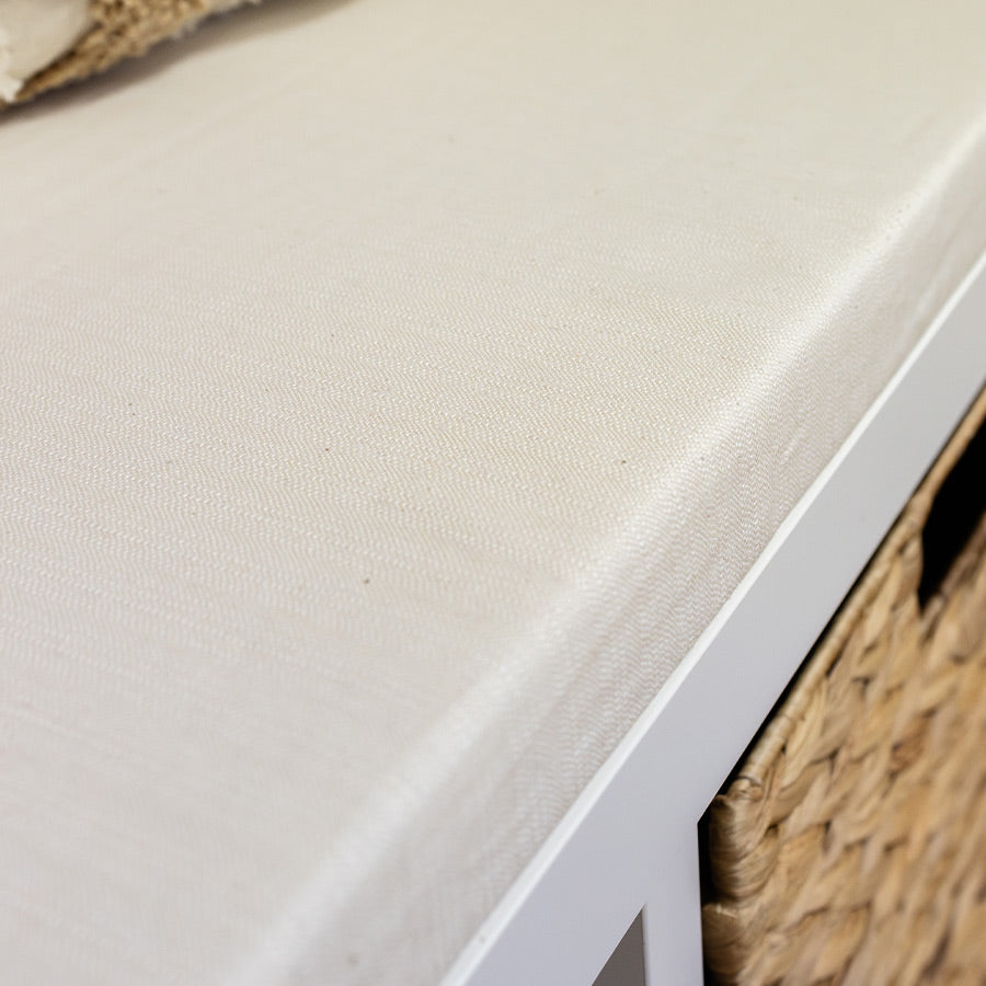 Nahaufnahme der beigefarbenen Sitzauflage