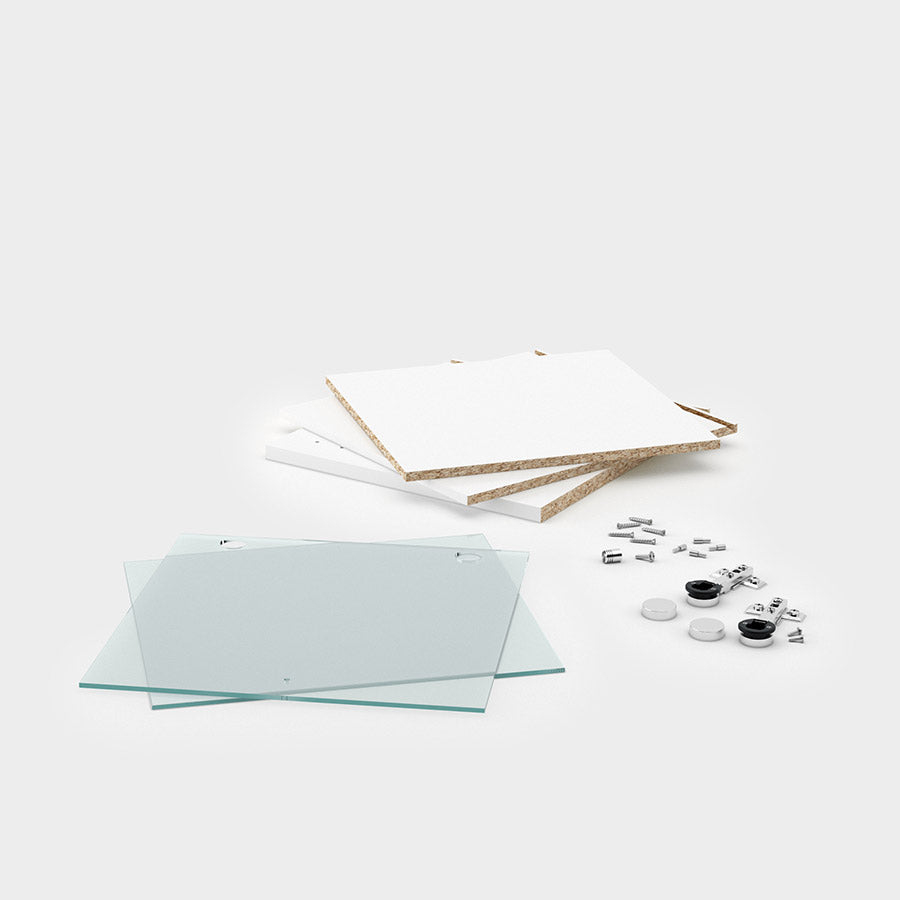 Lieferumfang des Vitrineneinsatzes: Holzböden, Glasboden, Glastür und Montagezubehör