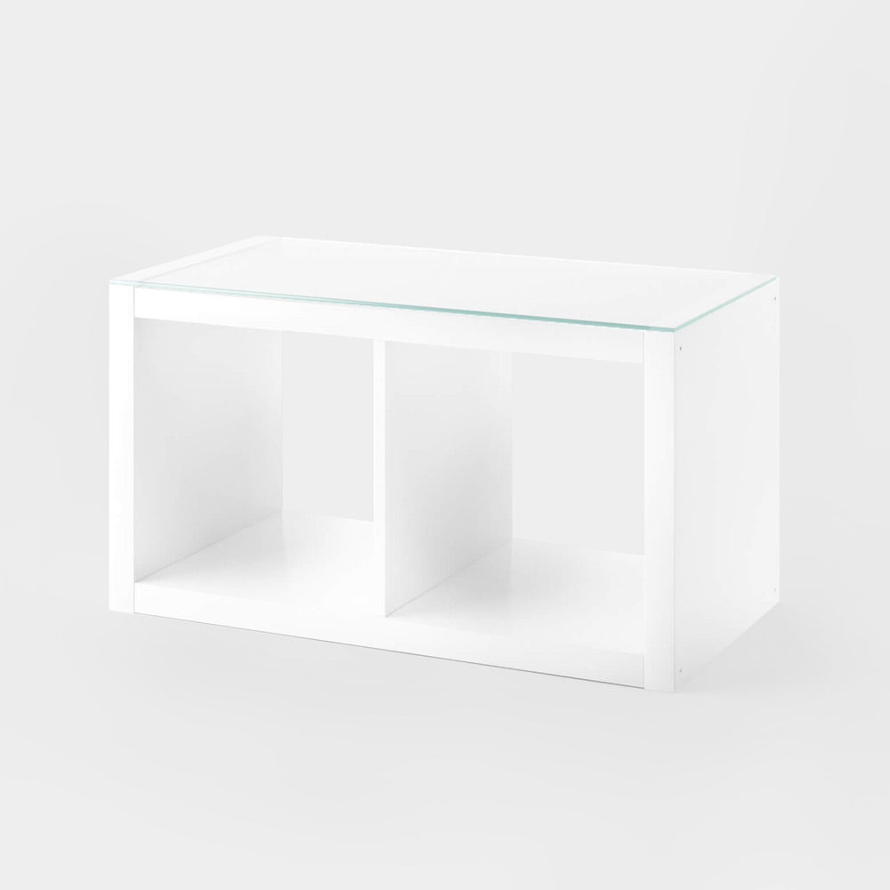 Horizontal platziertes 2-er Kallax mit Glasplatte