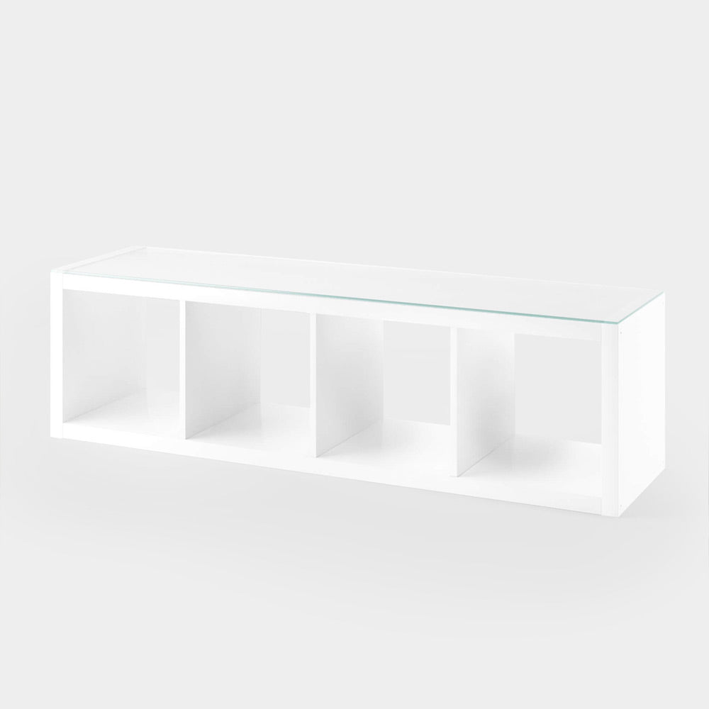 Horizontal platziertes Kallax Regal mit 4 Fächern und einer Deckplatte aus Glas