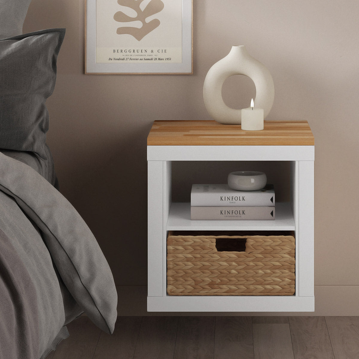 Kallax Würfel als Nachttisch mit passgenauer Holzplatte.