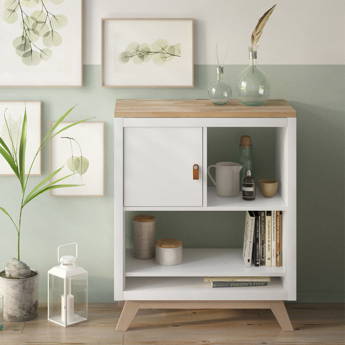 Highboard aus einem weißen Kallax Regal mit 4 verschieden großen Fächern, 1 Tür, extra Untergestell und 1 Deckplatte aus Holz