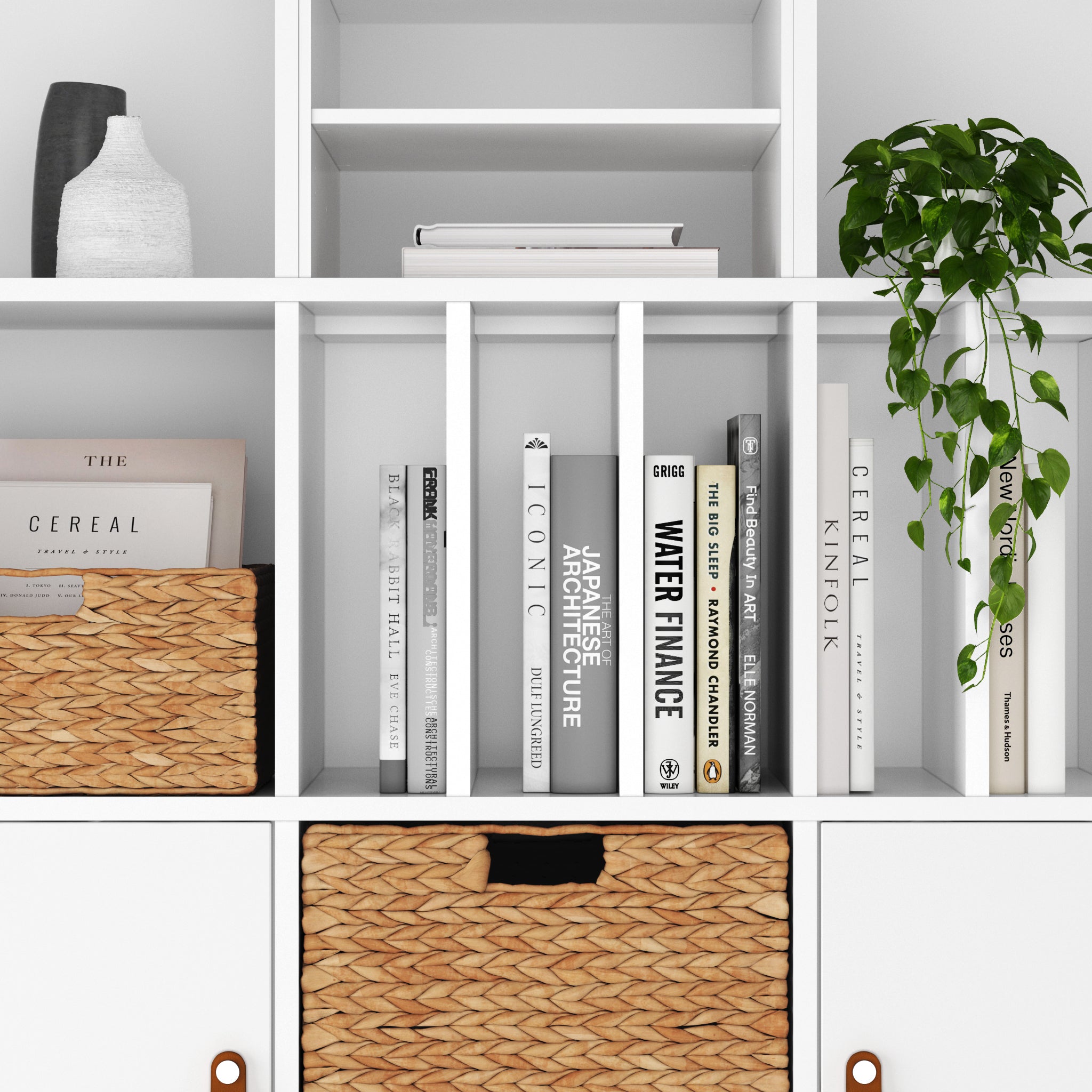 Weißer Regalteiler für Bücher und Zeitschriften