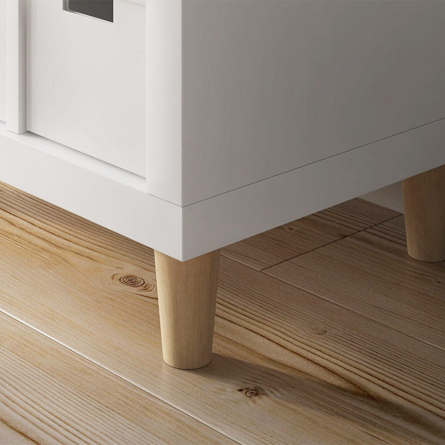 Nahaufnahme eines kegelförmigen Möbelfußes