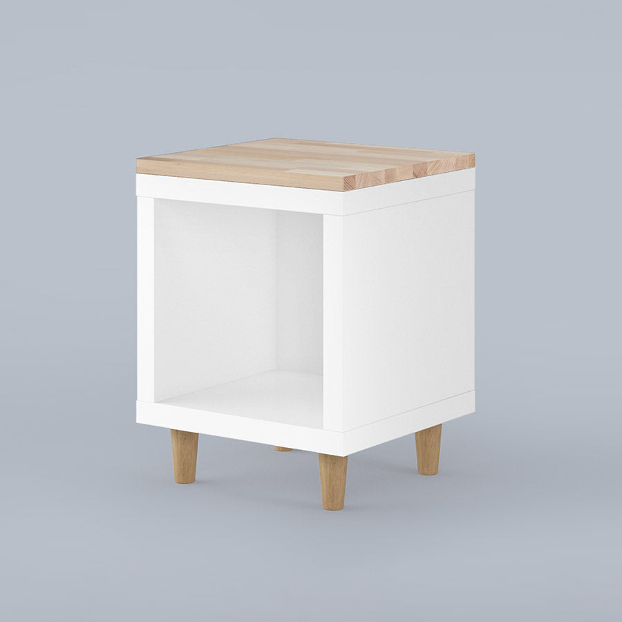1-er Kallax Würfel mit einer weißen Rückwand, einer Deckplatte aus Massivholz und 4 stylishen Möbelfüßen